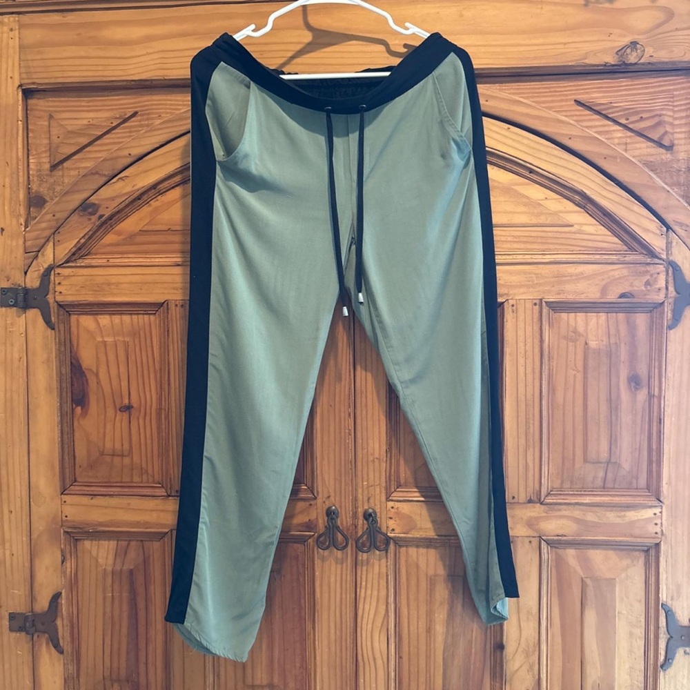 Splendid Olive and Black Joggers super comfy!